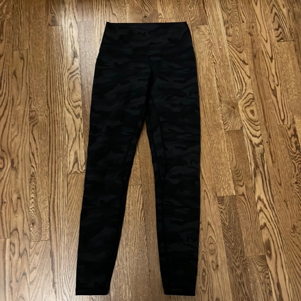Black camo leggings